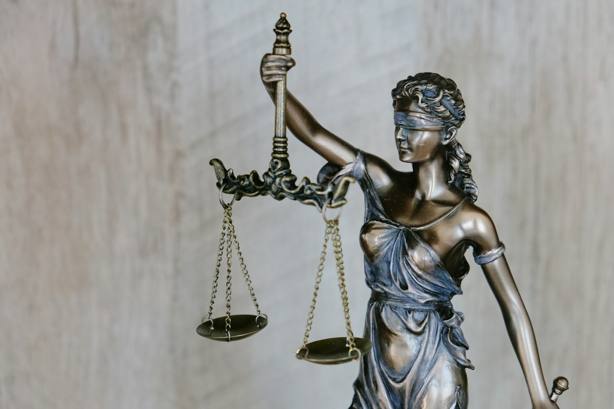 Statue de la Justice et sa balance